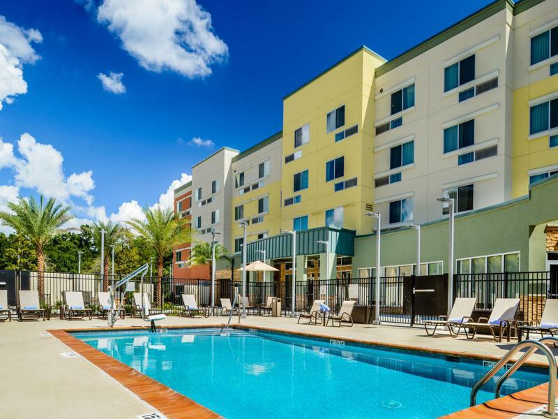 Courtyard By Marriott Lake Charles Bagian luar foto